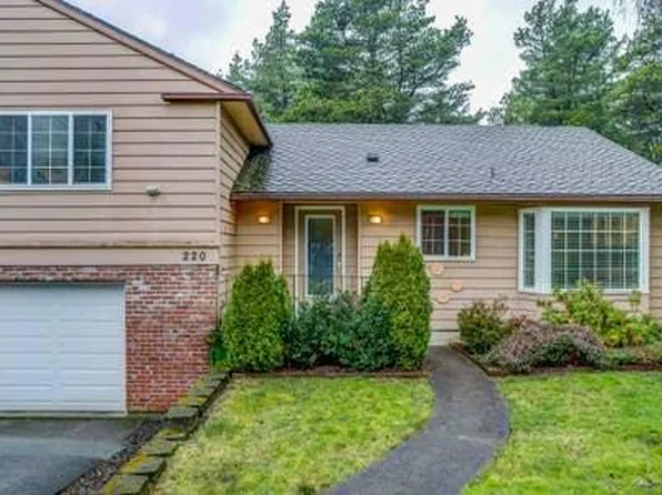 220 Greenridge Dr, Lake Oswego, OR 97035