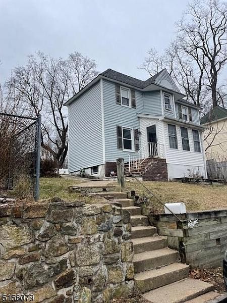 2nd image of 8 Anderson St