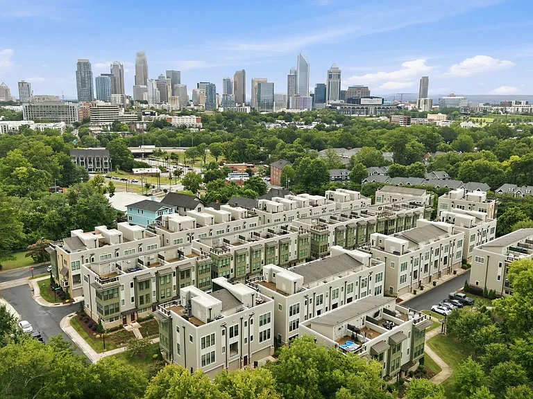 340 Uptown West Dr — Photo 1