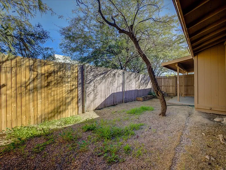 329-335 E Alturas St — Photo 17