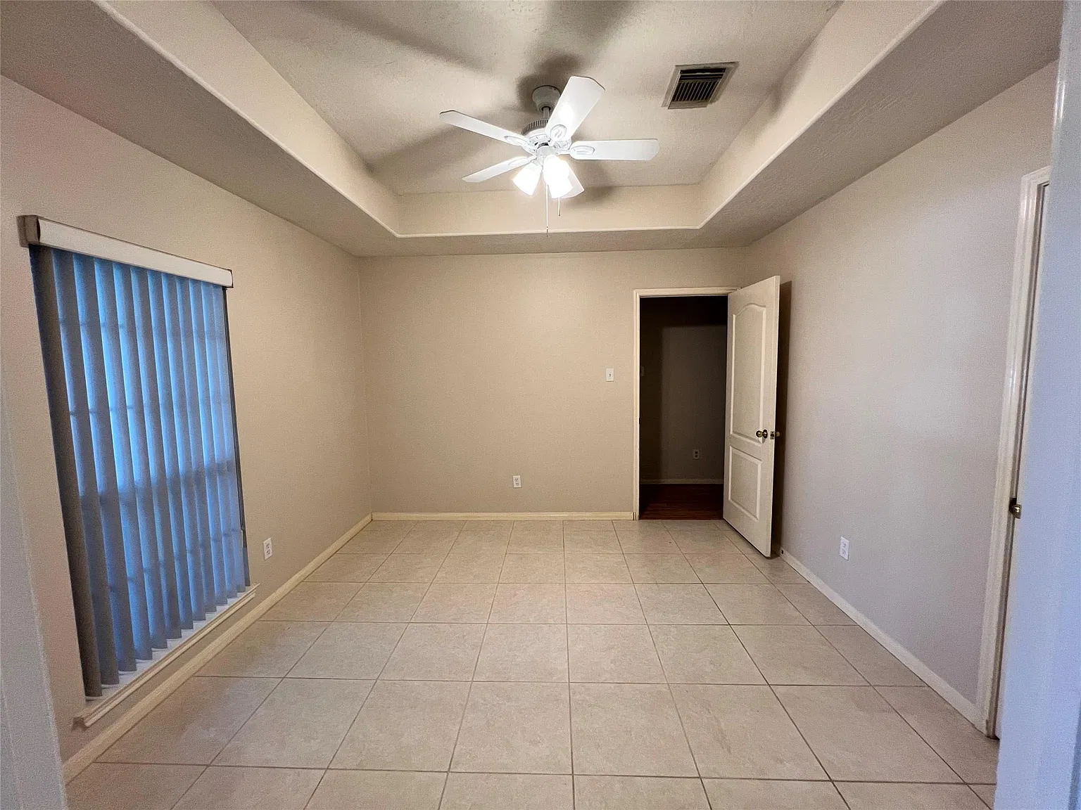 4 bed, 2.0 bath, 2287 sqft, $2,600 — Photo 4