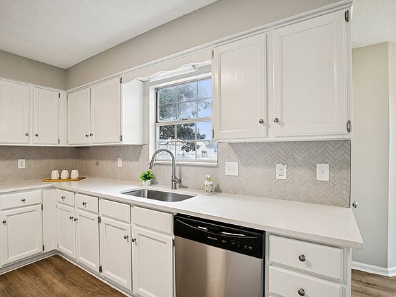 4th image of 2961 Nautilus Dr