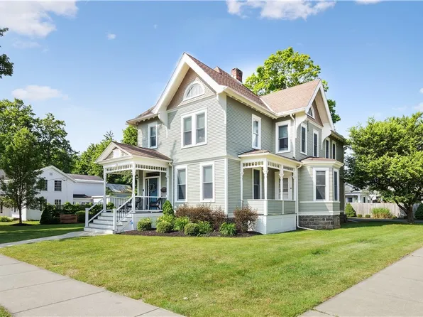 30 Maple Ave, Hamilton, NY 13346