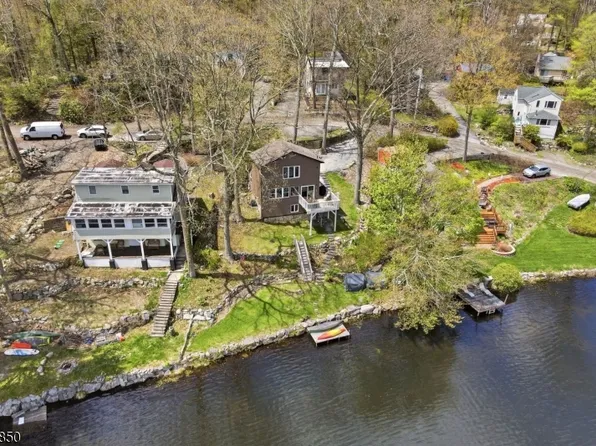 51 Goldfinch Ln, West Milford Twp., NJ 07421
