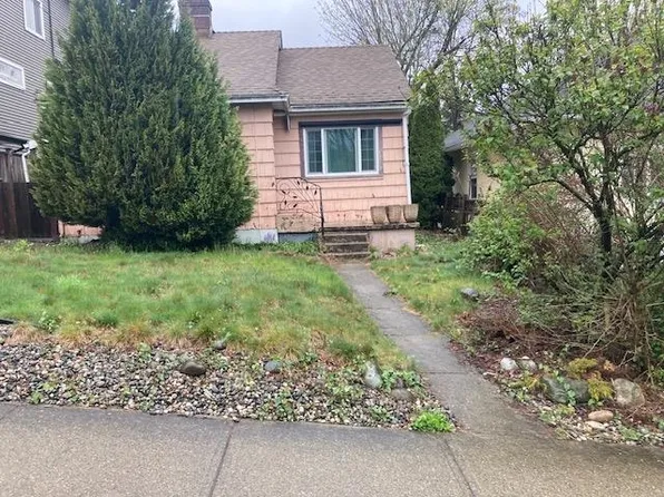 341 Alberta St, New Westminster, BC V3L 3J4