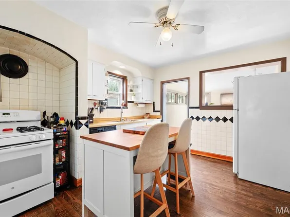9058 Rosemary Ave, Saint Louis, MO 63123