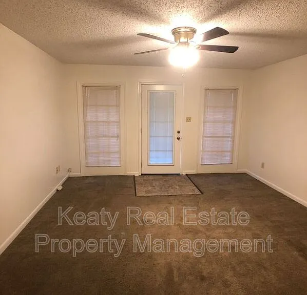 102A Country Ln — Photo 3