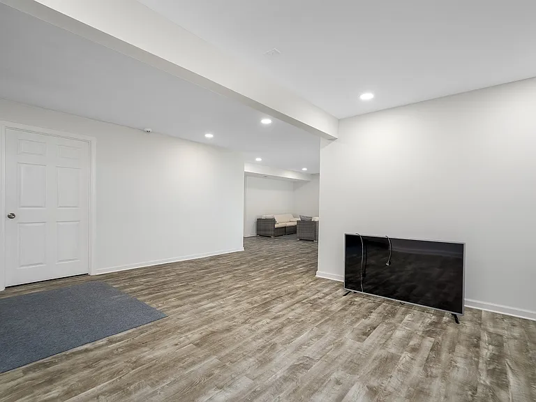 111 Pinevalley Dr — Photo 37