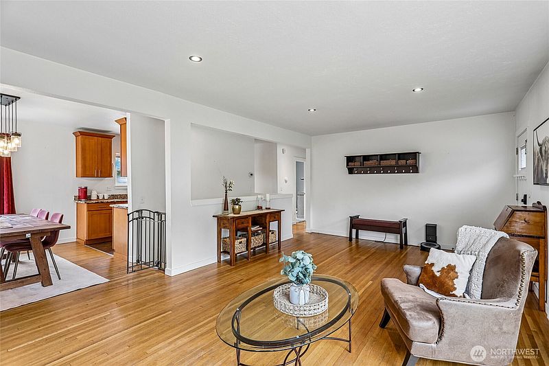 4th image of 16208 48th Avenue W