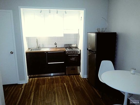 5th image of 501 Linwood Dr APT 2D
