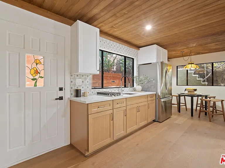 8506 Oak Ct — Photo 10
