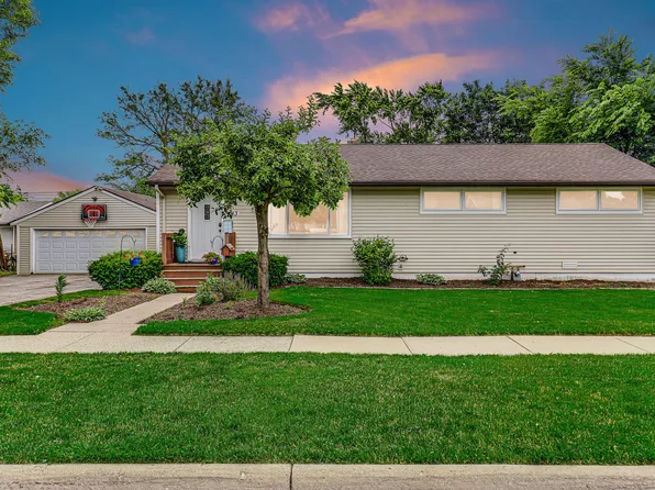 443 Alma Ter, Cary, IL 60013