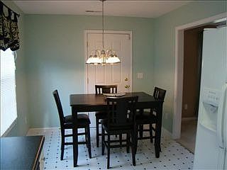 5th image of 12 River Run Ct