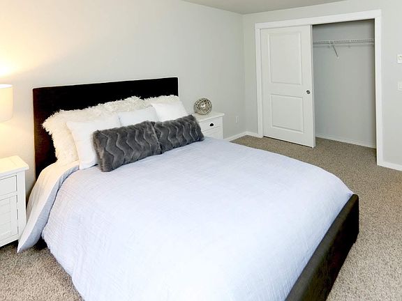 3rd image of 221 9th St APT 302