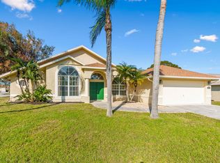231 SE Crosspoint Dr, Port Saint Lucie, FL 34983