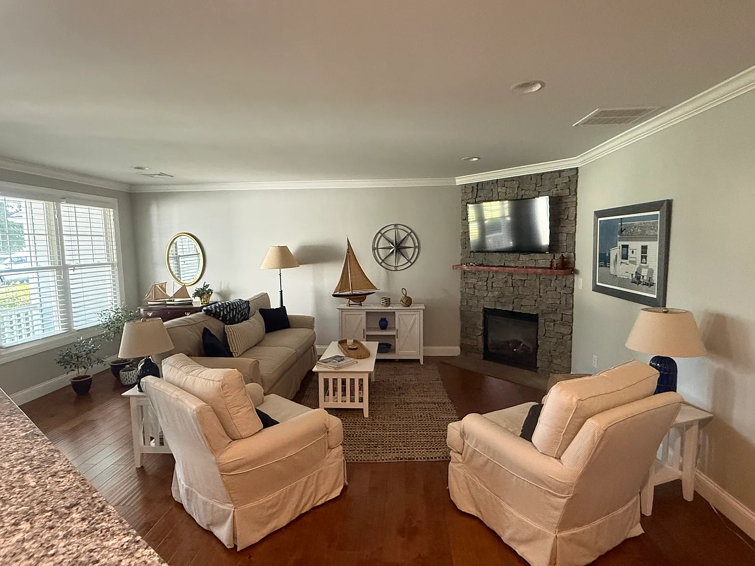 3 bed, 1560 sqft, $3,500 — Photo 2