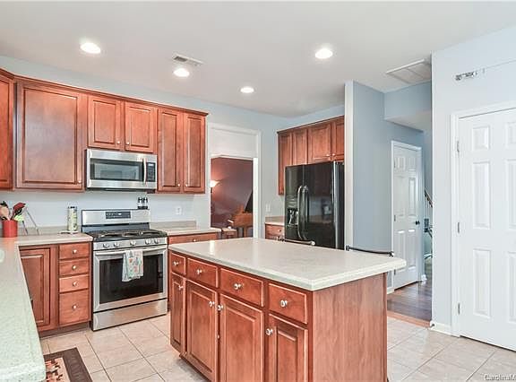 4th image of 1066 Victoria Blake Ln