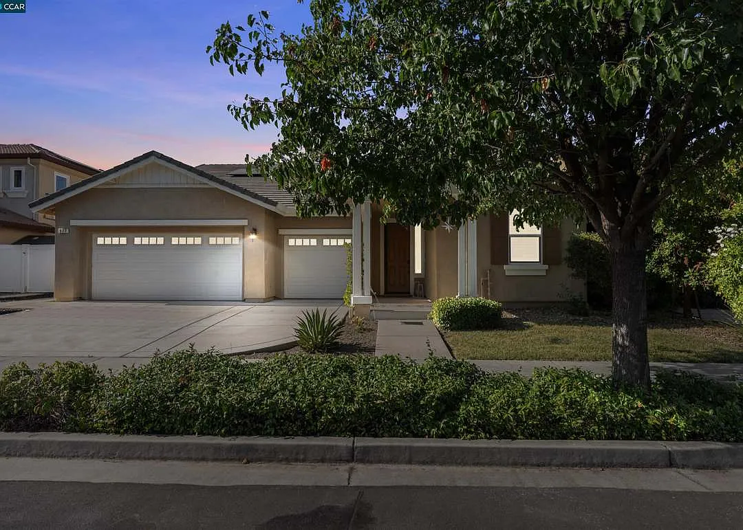 4 bed, 2514 sqft, $4,300 — Photo 1