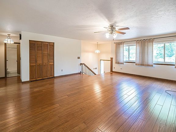 3rd image of 625 Montroyale Dr