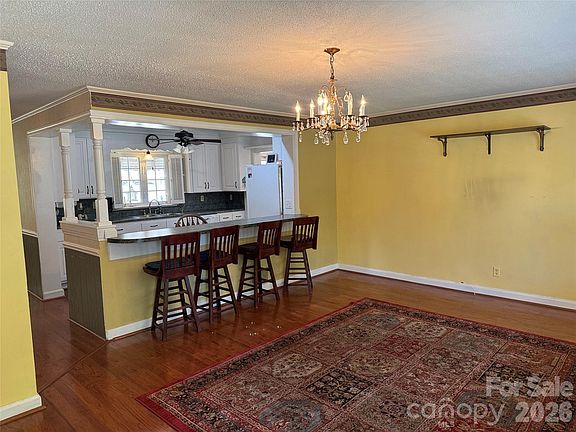 5th image of 809 Katherine Ave