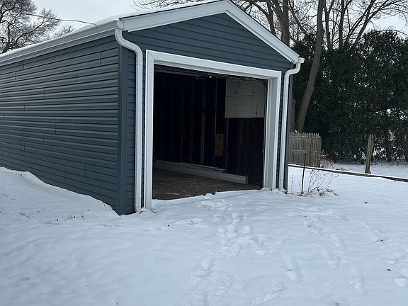 4th image of 9343 Flora Dr
