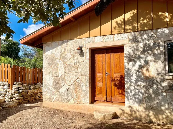 92 Himmel Rd, Fredericksburg, TX 78624