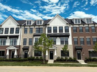 44015 Oakmont Dr, Plymouth, MI 48170