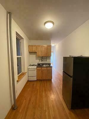1st image of 125 2nd Ave APT 7