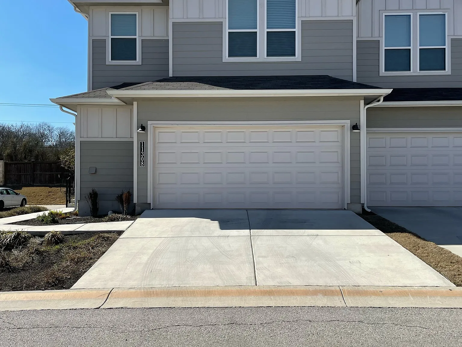 4 bed, 2.5 bath, 1930 sqft, $2,450 — Photo 2