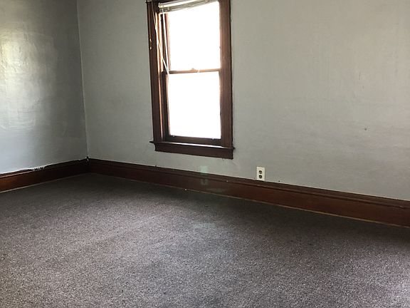 2nd image of 1879 Willow Ave