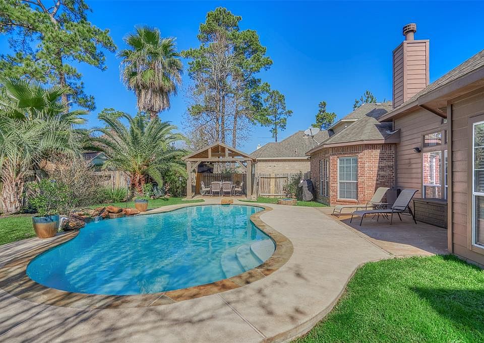 Imagine spending your summer in this back yard!