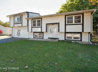 6917 Seminole Dr, Wonder Lake, IL 60097
