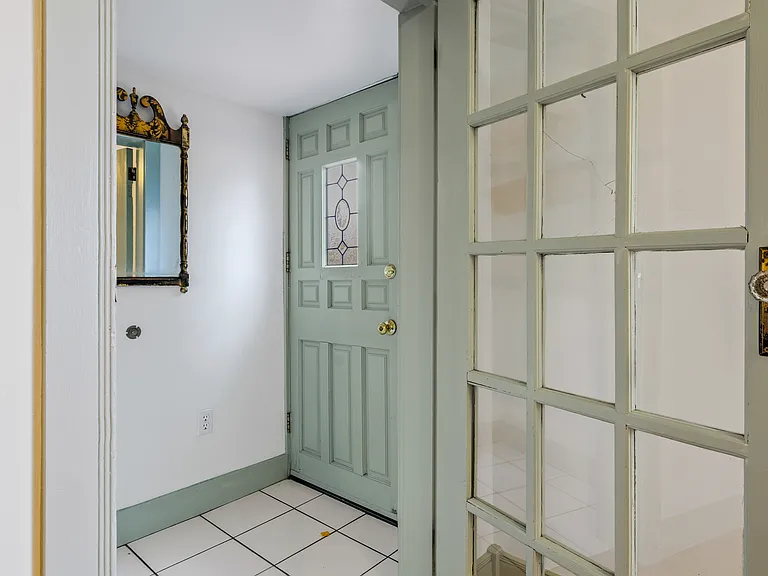 208 S High St — Photo 5