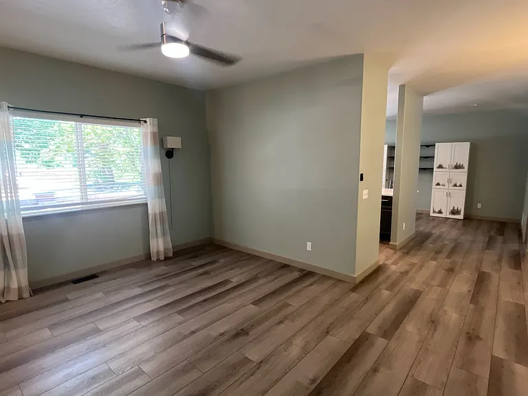 317 Victoria St — Photo 17