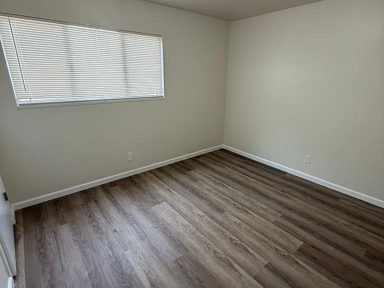 1409 Roberts Ave — Photo 7