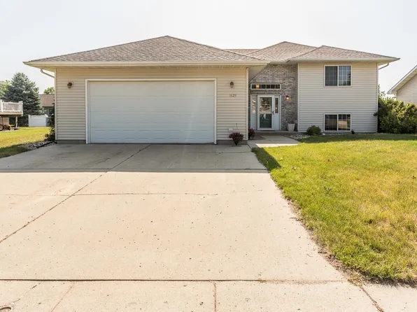 1629 17th Ave S, Brookings, SD 57006