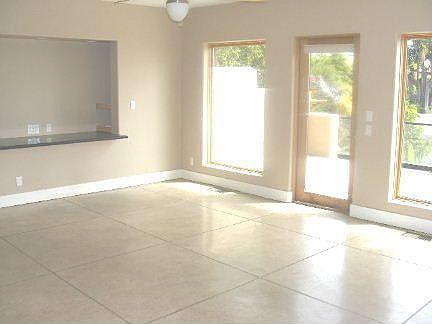 5th image of 2095 Hillcrest Dr