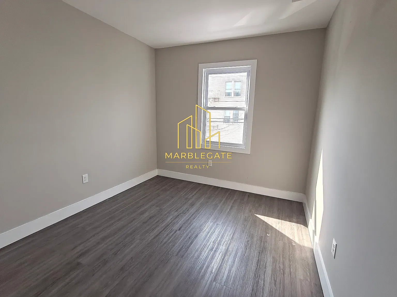 3 bed, 1050 sqft, $2,250 — Photo 3