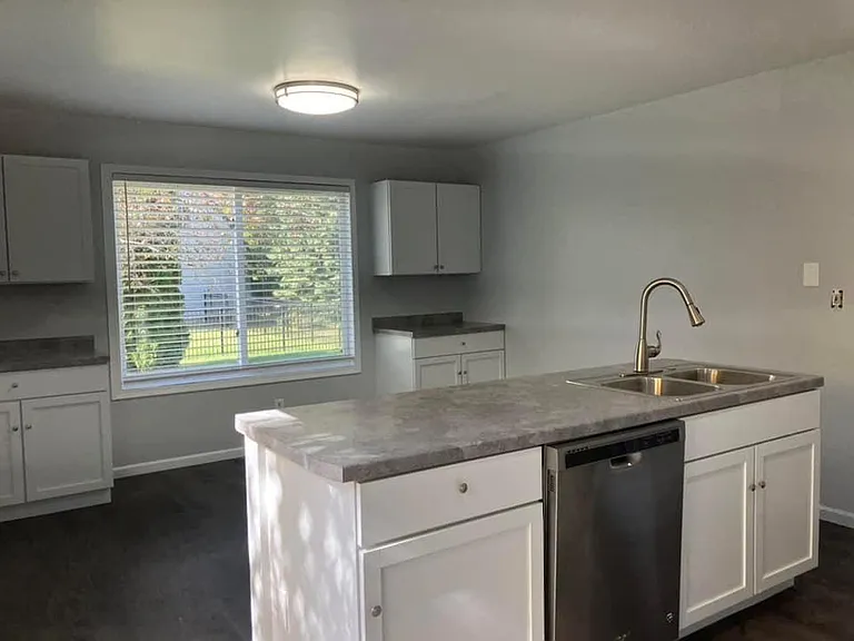 1317 Sturdy Rd — Photo 5