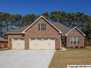 517 Foxridge Dr SW, Hartselle, AL 35640