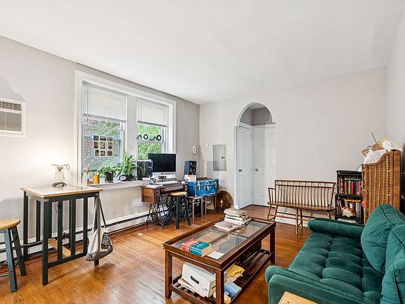 2nd image of 4537 Osage Ave #B16