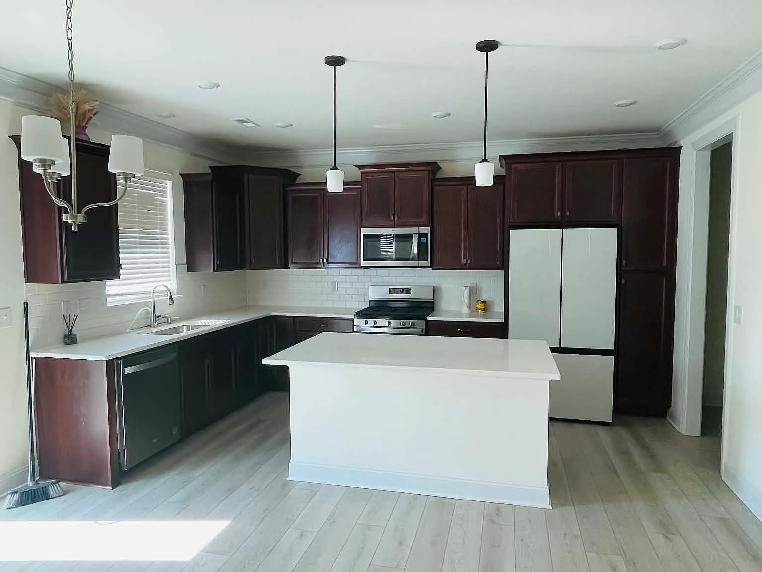 4 bed, 2626 sqft, $2,500 — Photo 2