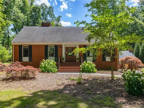 607 Country Club Dr, Reidsville, NC 27320