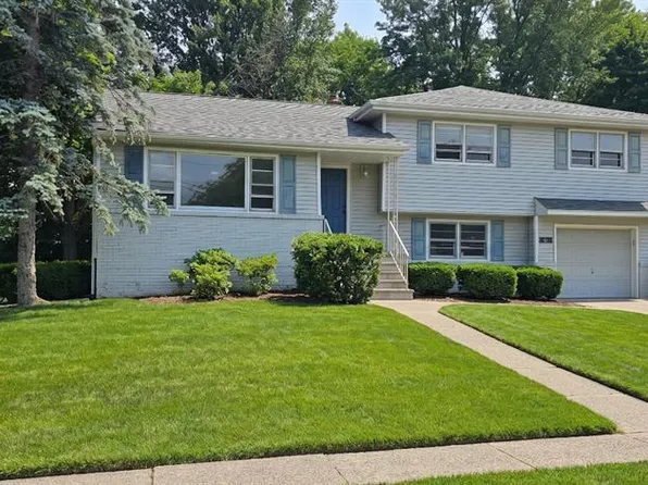 2 Kershner Pl, Fair Lawn, NJ 07410