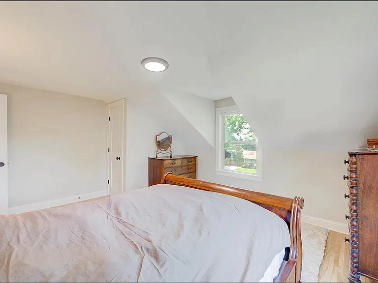 2531 Maple Ln W — Photo 17