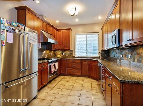 2nd image of 934 W Gunnison St #1