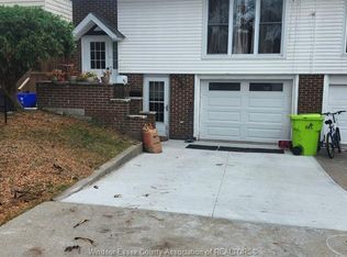 3033 Brimley Dr, Windsor, ON N8R 1L9