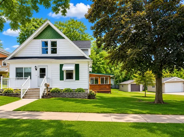 110 S Swetting St, Berlin, WI 54923