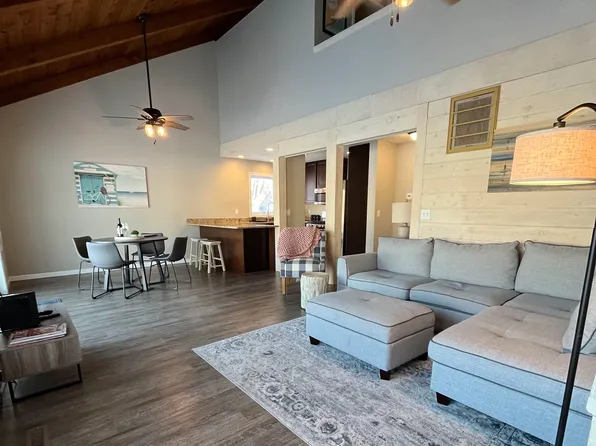 1504 Joy Loy Ln, Milford, IA 51351