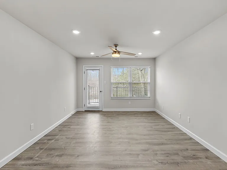 Sherman Square Apartments — Photo 39